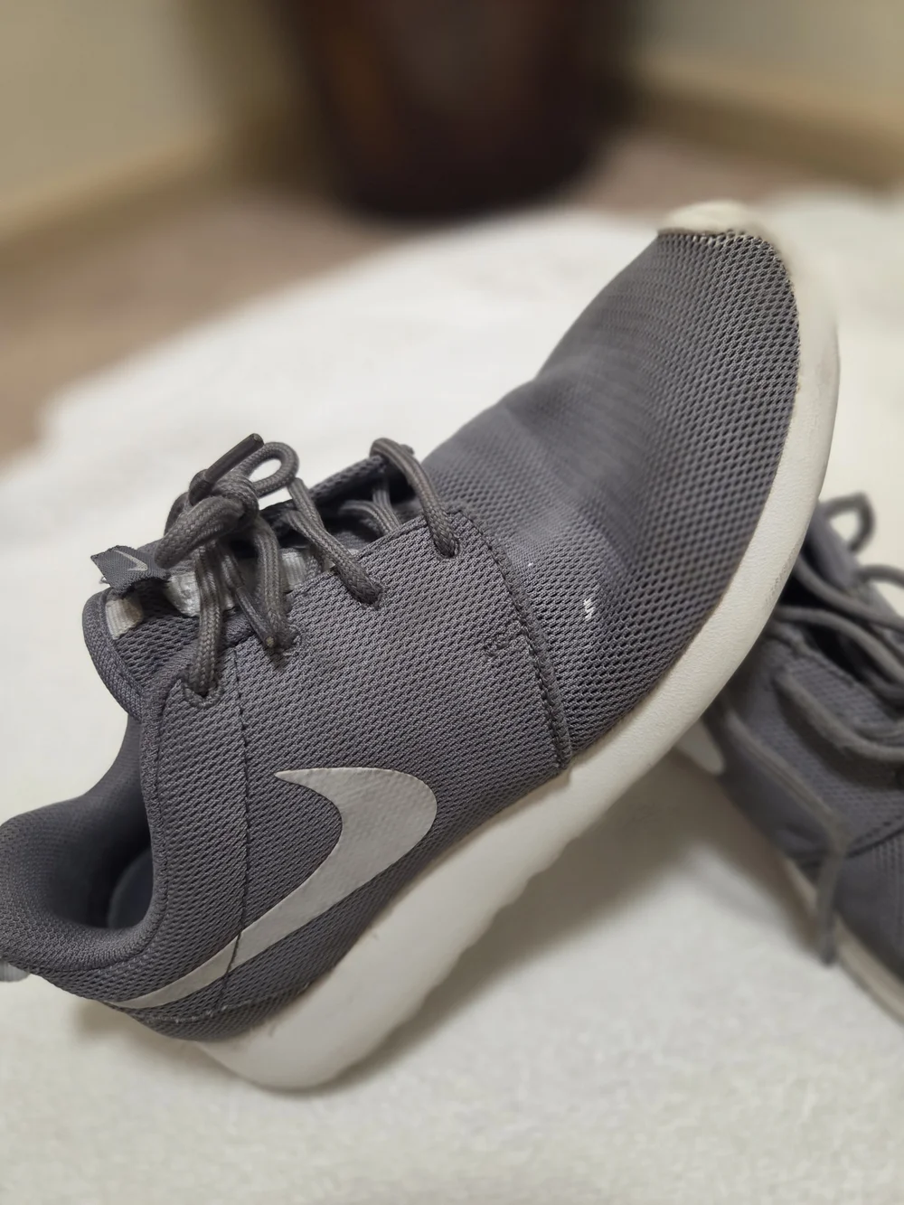Nike Roshe One Women’s Sneakers Cool Grey White Size 8.5